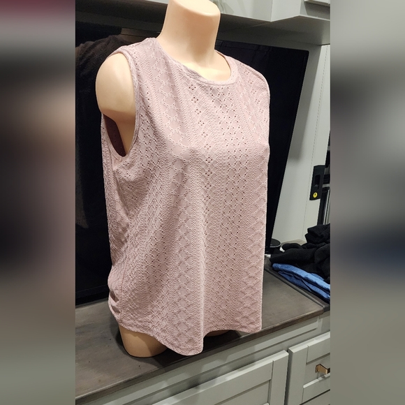 NWOT Light Mauve Sleeveless Eyelet Top - Picture 2 of 7